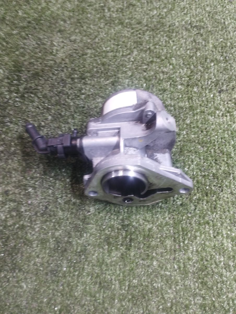 Вакумний насос Nissan Juke F15 (2010-2019) 8200399569