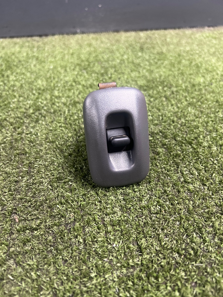 Кнопка склопідйомника дверей задніх правих Nissan Navara D22 (1997-2014) 254112S700