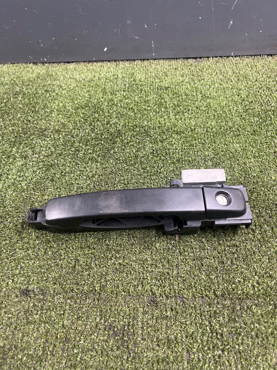 Ручка дверей передня ліва зовнішня Nissan Navara D40 (2004-2015) 80611EB30B