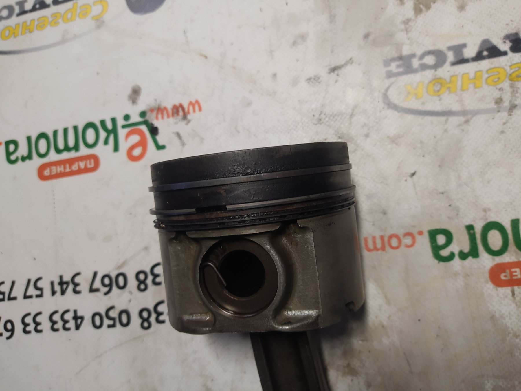 Поршень двигуна Nissan Patrol Y61 (1997-2013) 12010DB000