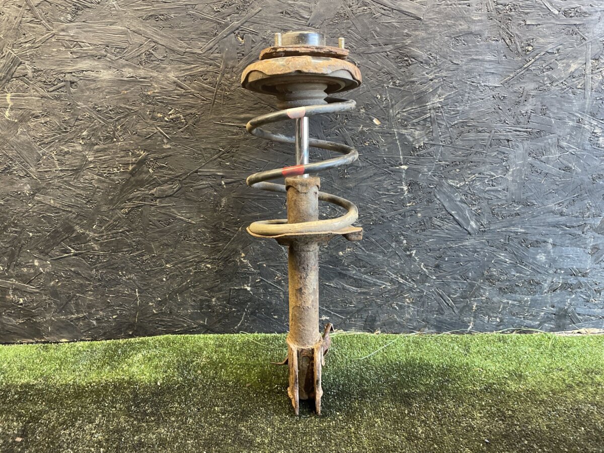 Амортизатор передній правий у зборі Nissan X-Trail T30 (2001-2007) 543028H726