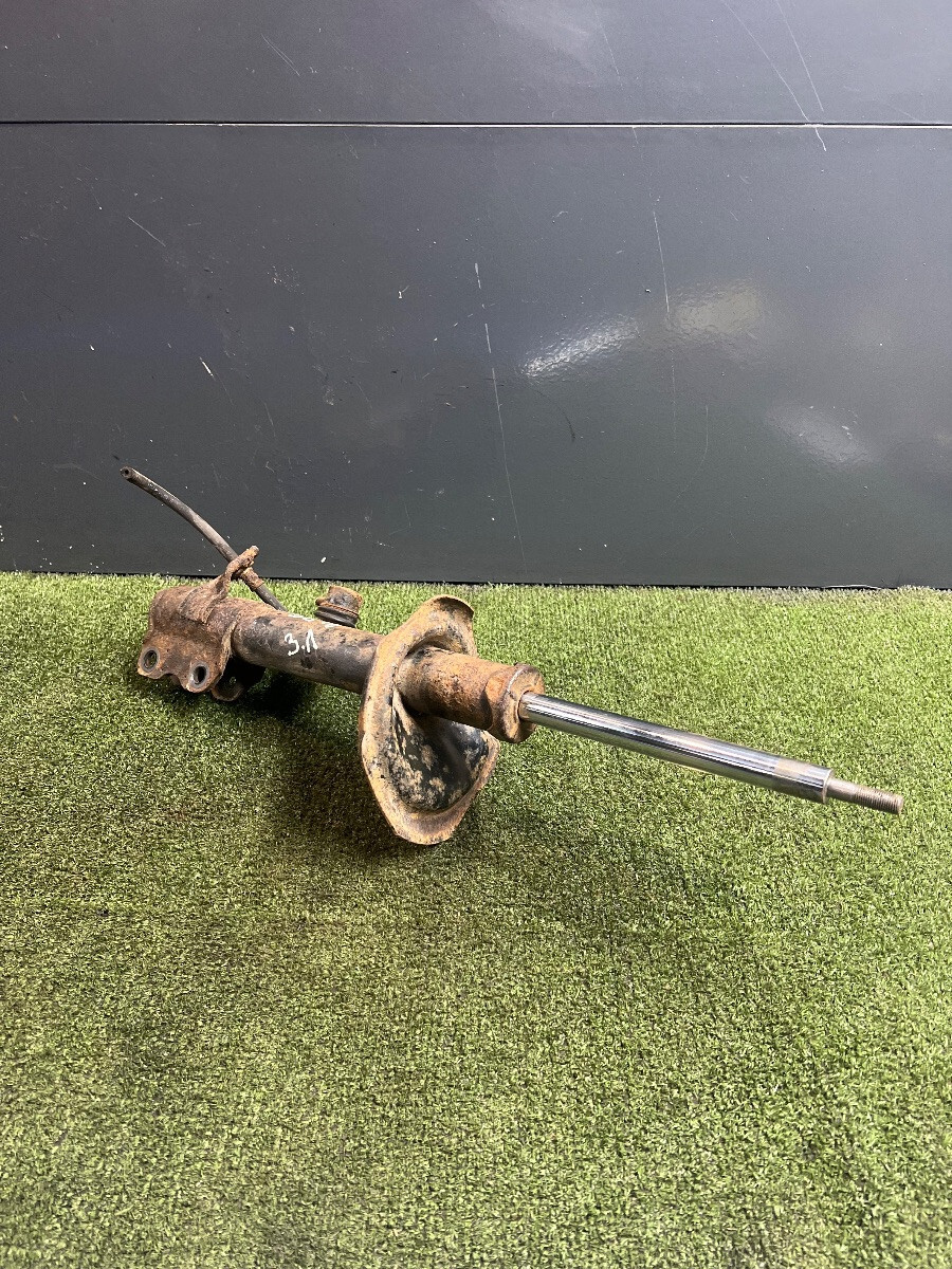 Амортизатор задній лівий Nissan X-Trail T30 (2001-2007) 553038H625