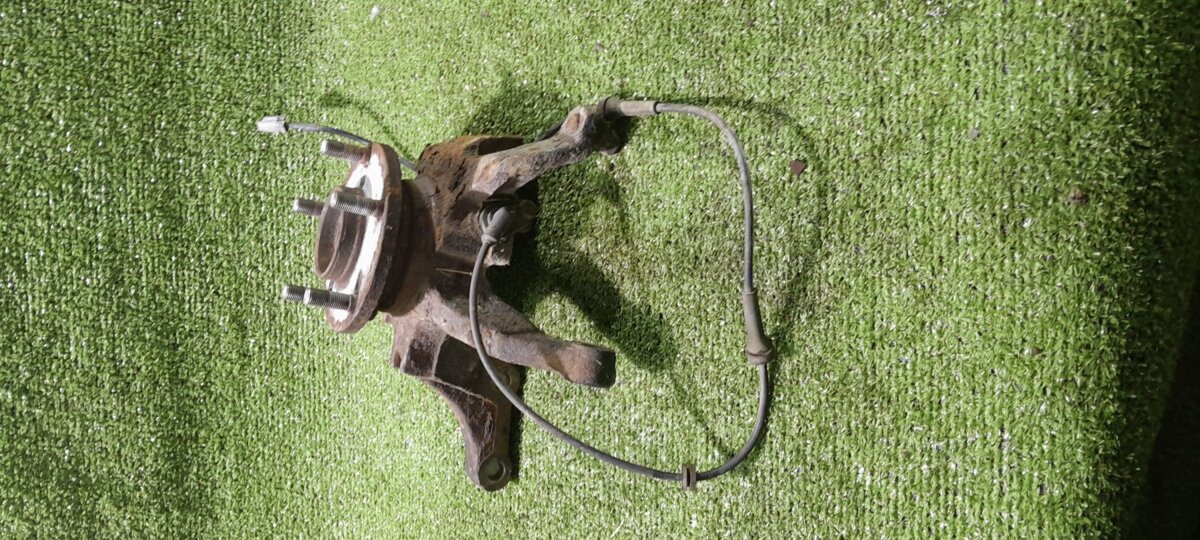 Цапфа передня ліва Nissan X-Trail T30 (2001-2007) 400158H300