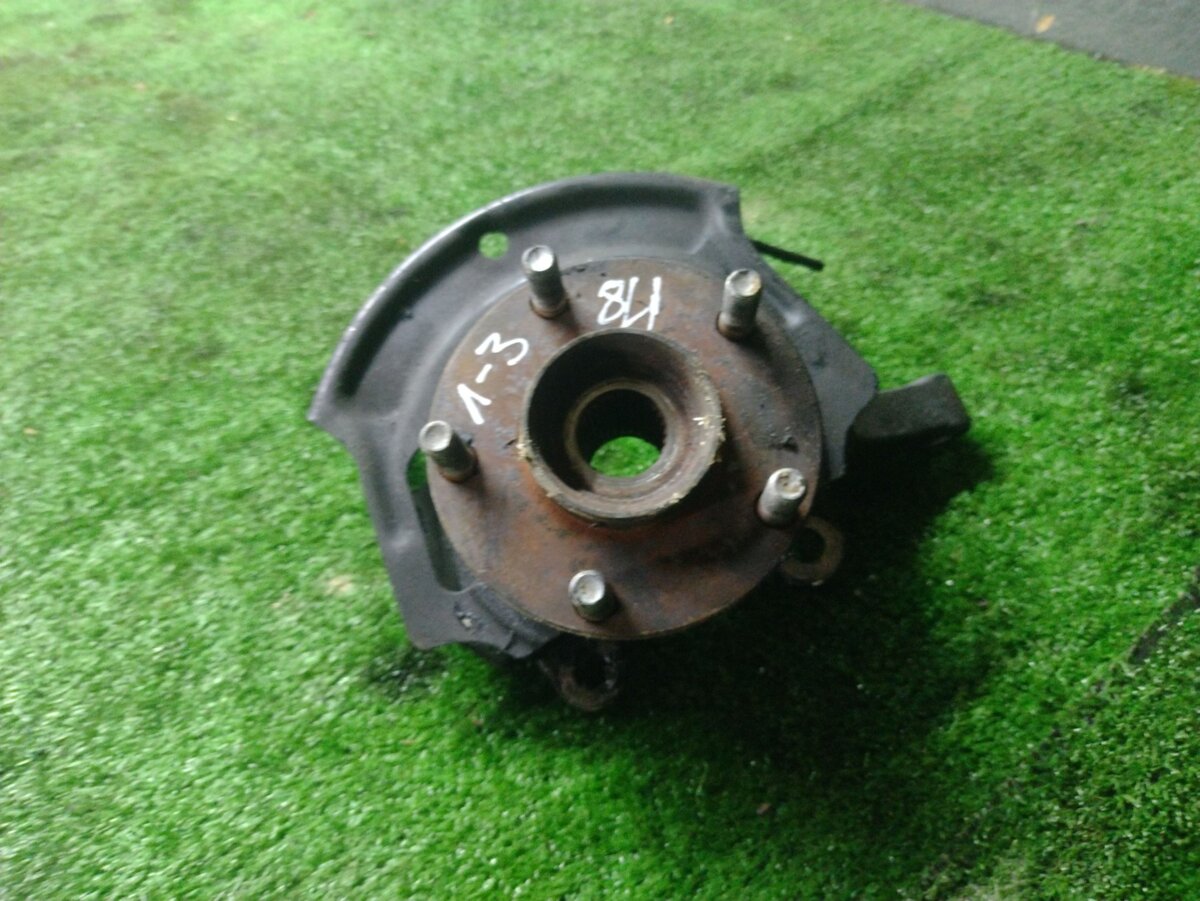 Цапфа передня права Nissan X-Trail T30 (2001-2007) 400148H300