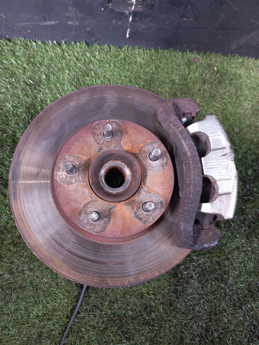 Цапфа передня права Nissan X-Trail T30 (2001-2007) 400148H300