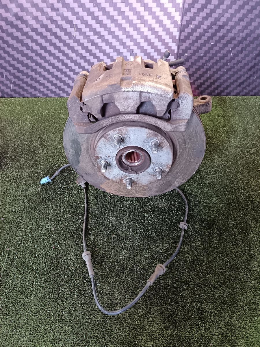 цапфа поворотний кулак передній, правий Nissan X-Trail T30 (2001-2007) 400148H300