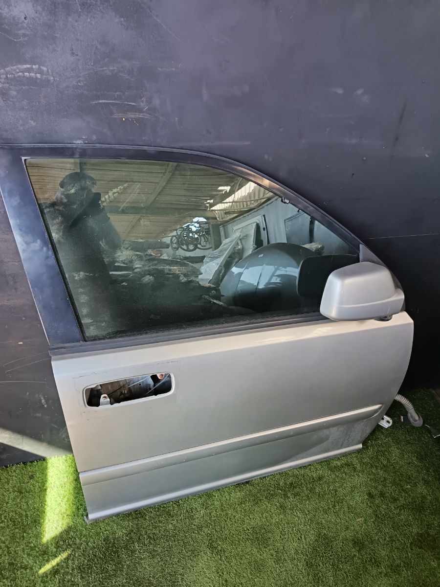 Двері перед прав Nissan X-Trail T30 (2001-2007) H01008H7MM