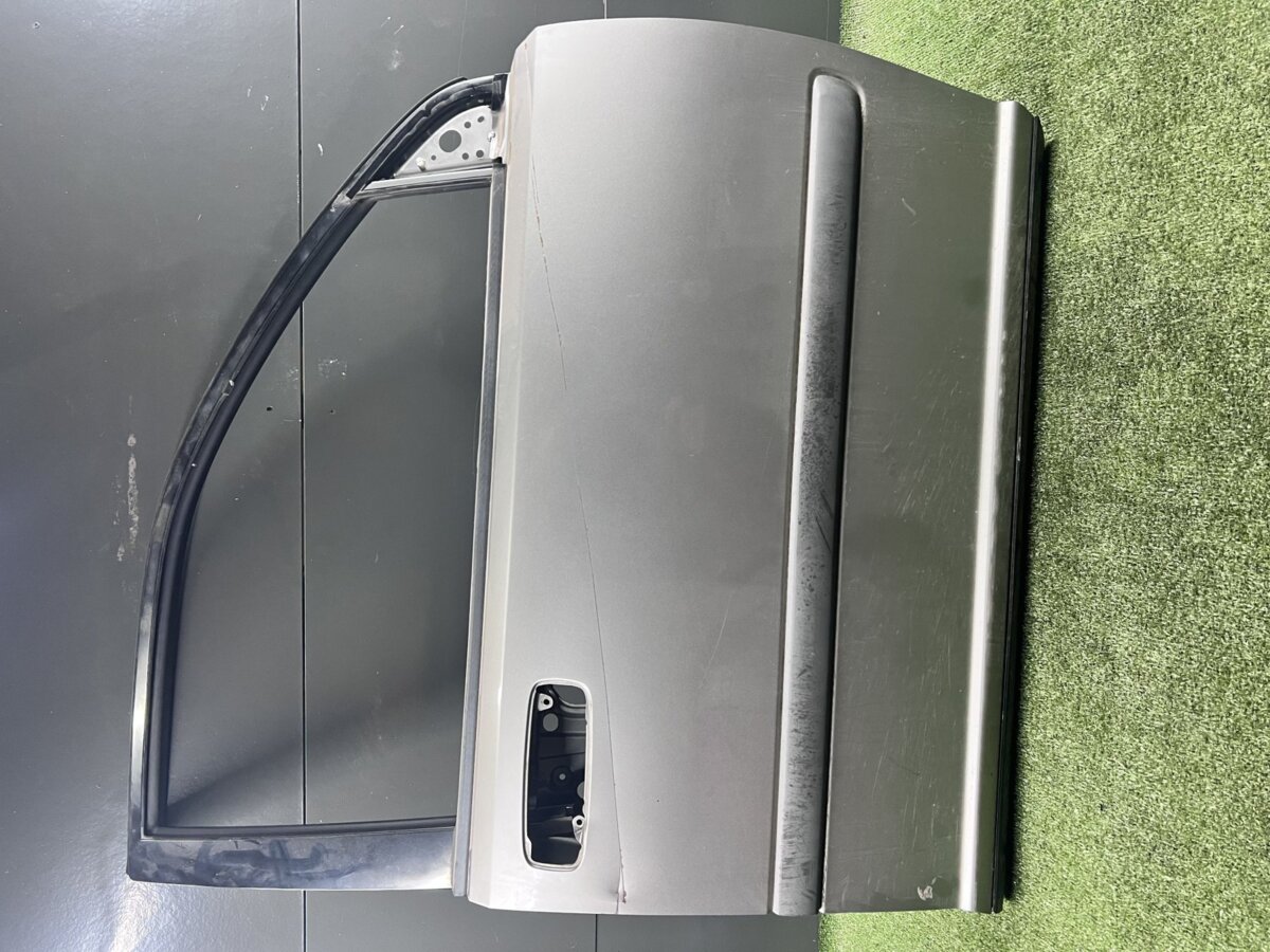 Двері передні праві (дефекти царапини) Nissan X-Trail T30 (2001-2007) H01008H7MM