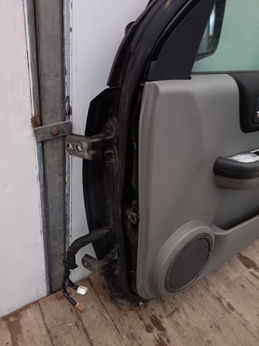 Двері передні праві у зборі Nissan X-Trail T30 (2001-2007) H01008H7MM