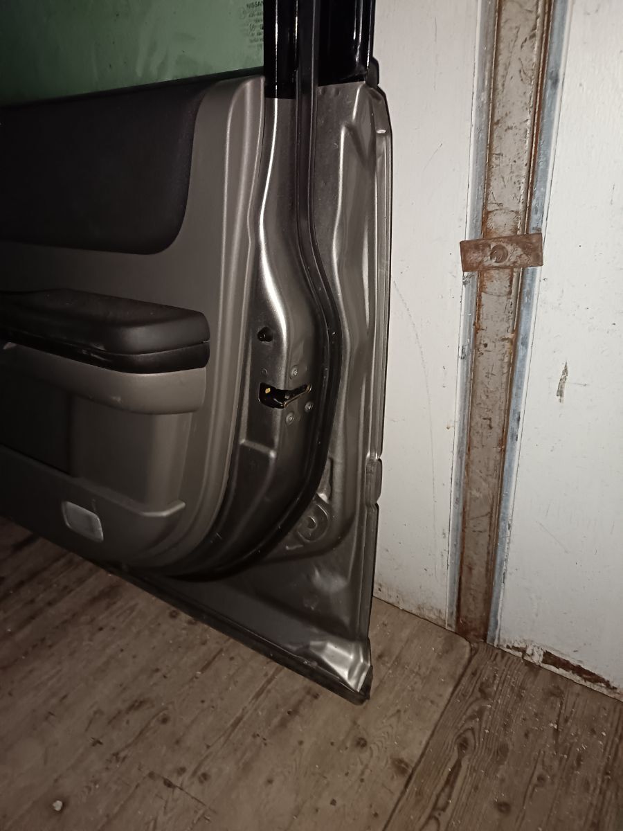 Двері передні праві у зборі Nissan X-Trail T30 (2001-2007) H01008H7MM