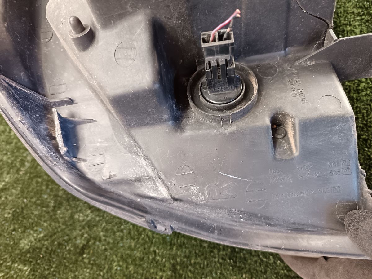 Фара права дефект без кріплення  Nissan X-Trail T30 (2001-2007) 260108H90A