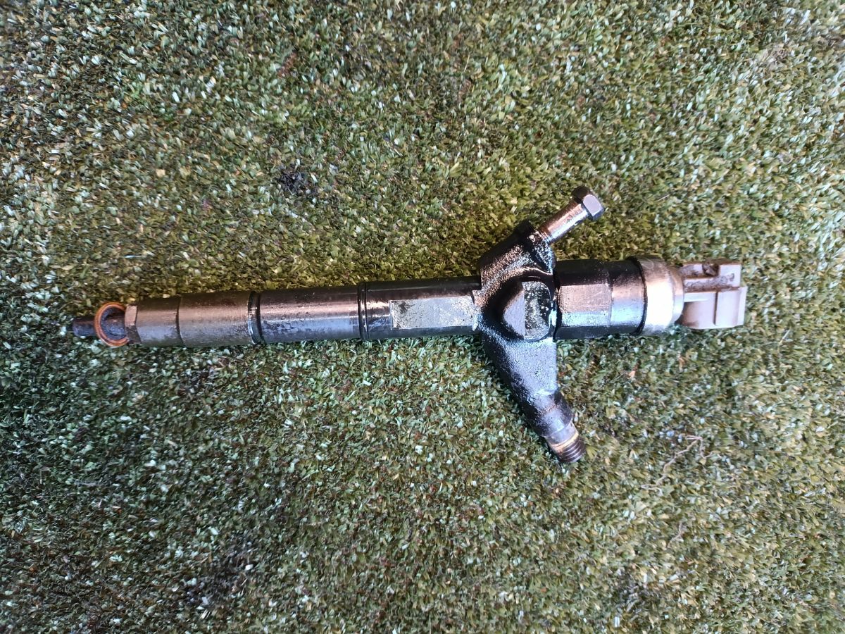 Форсунка  Nissan X-Trail T30 (2001-2007) 166008H800