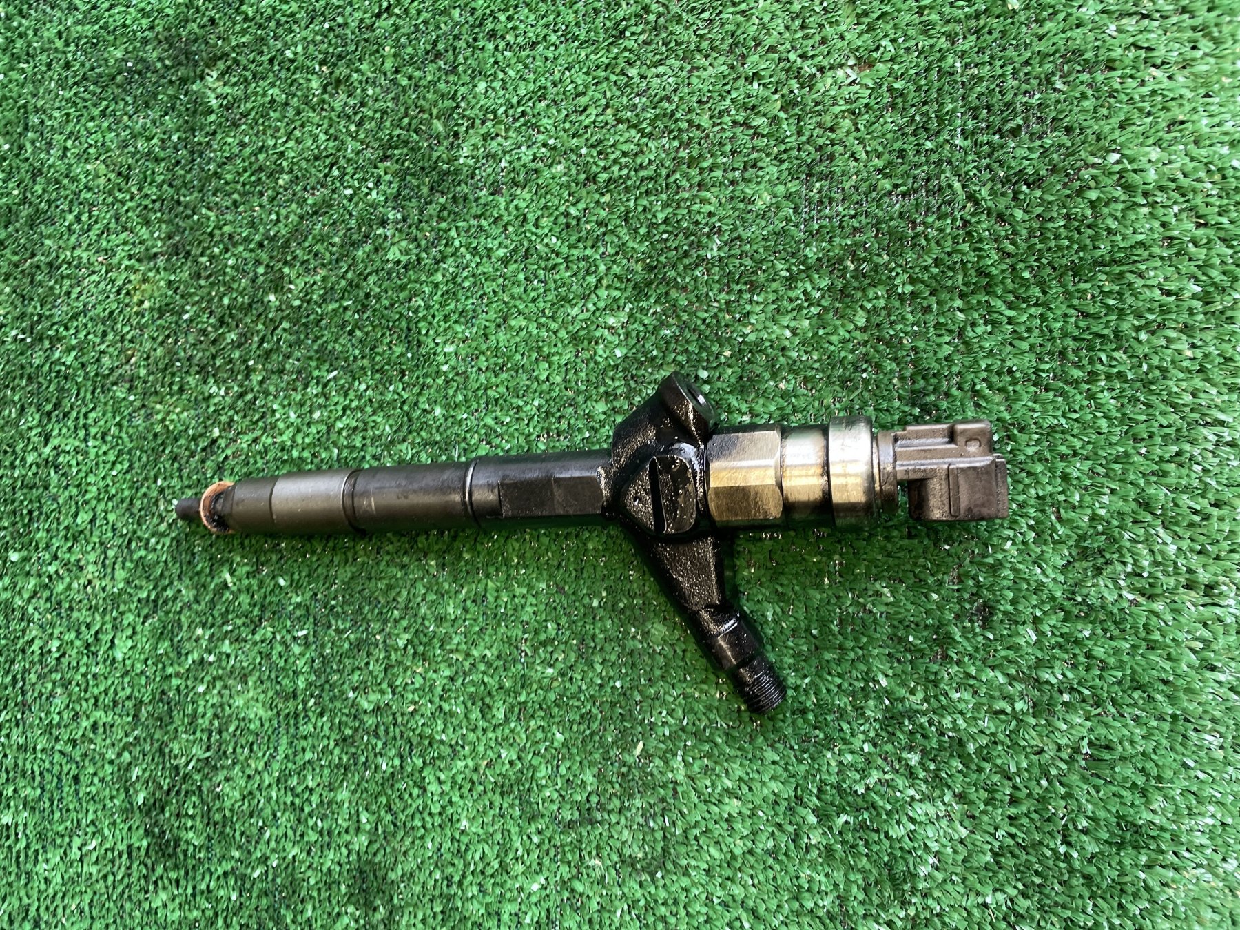 Форсунка паливна Nissan X-Trail T30 (2001-2007) 166008H800