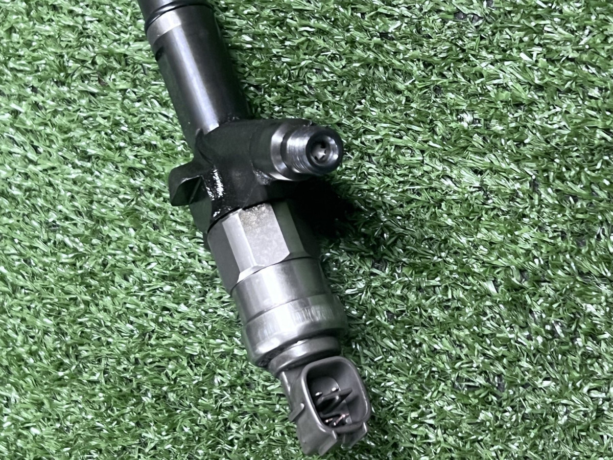 Форсунка паливна Nissan X-Trail T30 (2001-2007) 166008H800
