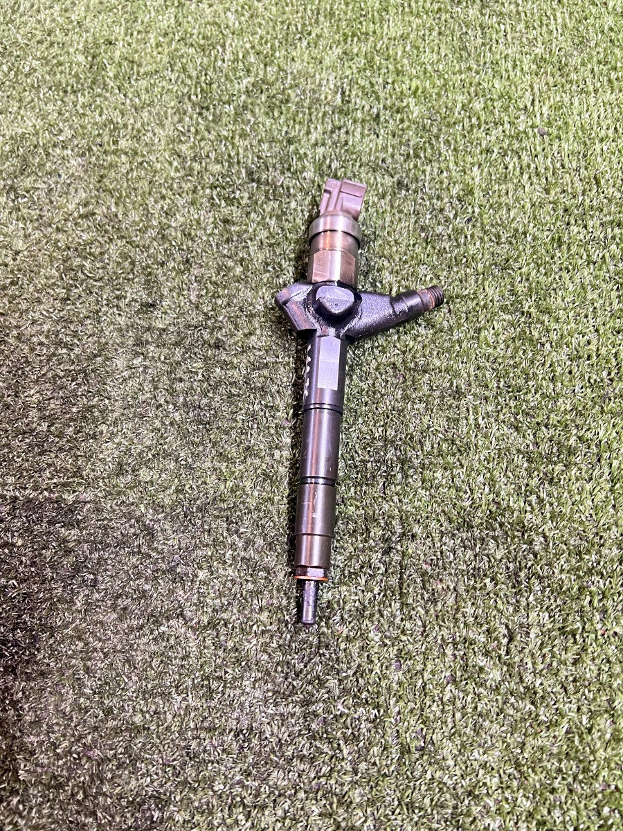 Форсунка паливна Nissan X-Trail T30 (2001-2007) 16600AW402