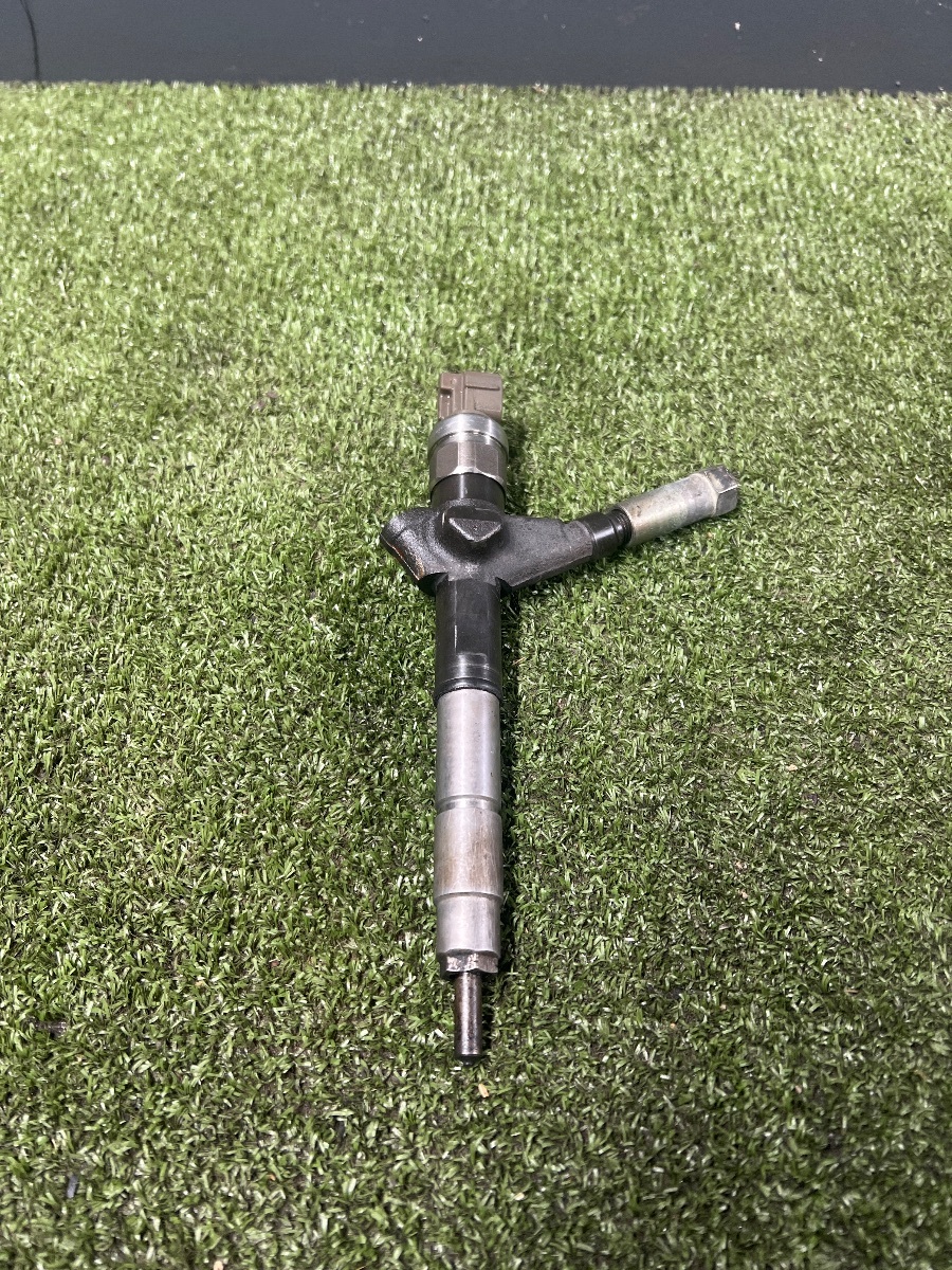 Форсунка паливна Nissan X-Trail T30 (2001-2007) AW402AW4