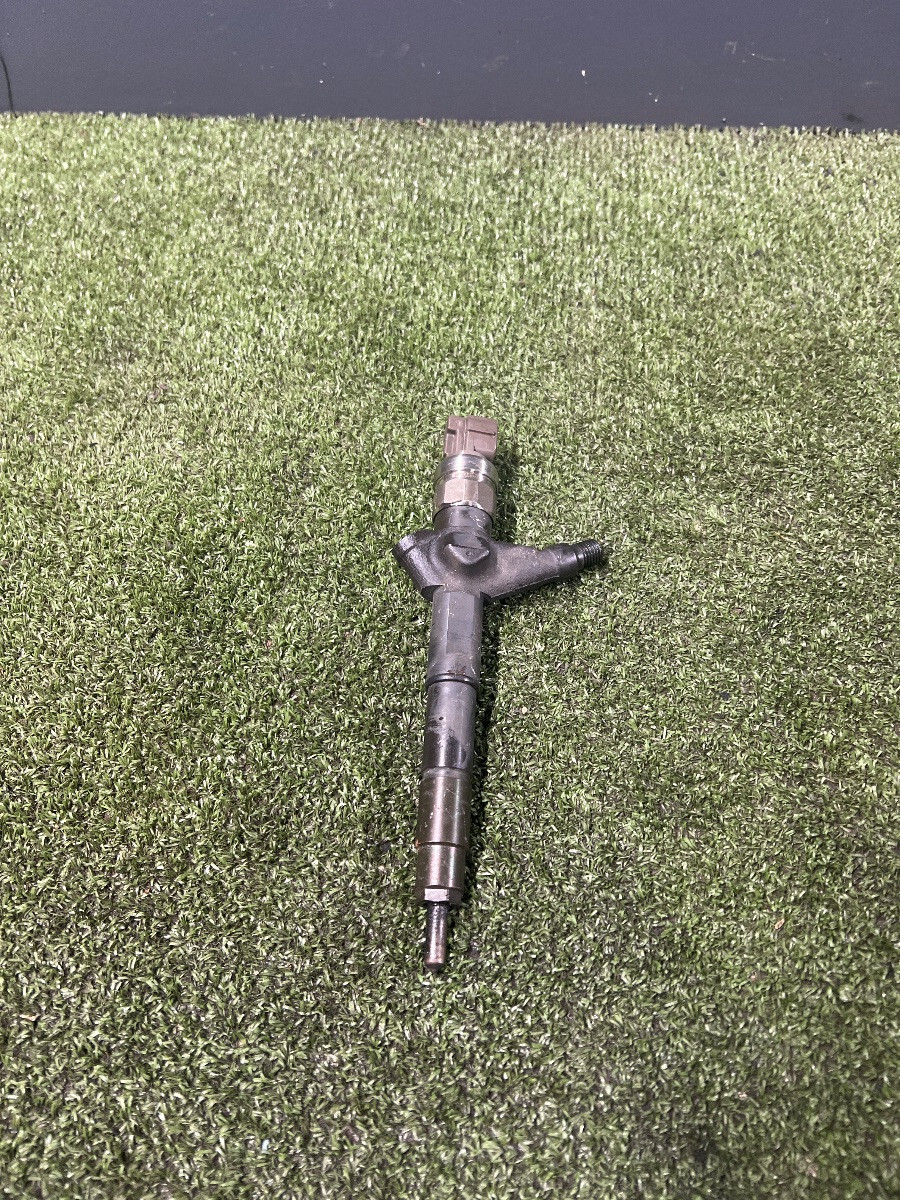 Форсунка паливна Nissan X-Trail T30 (2001-2007) AW402AW4