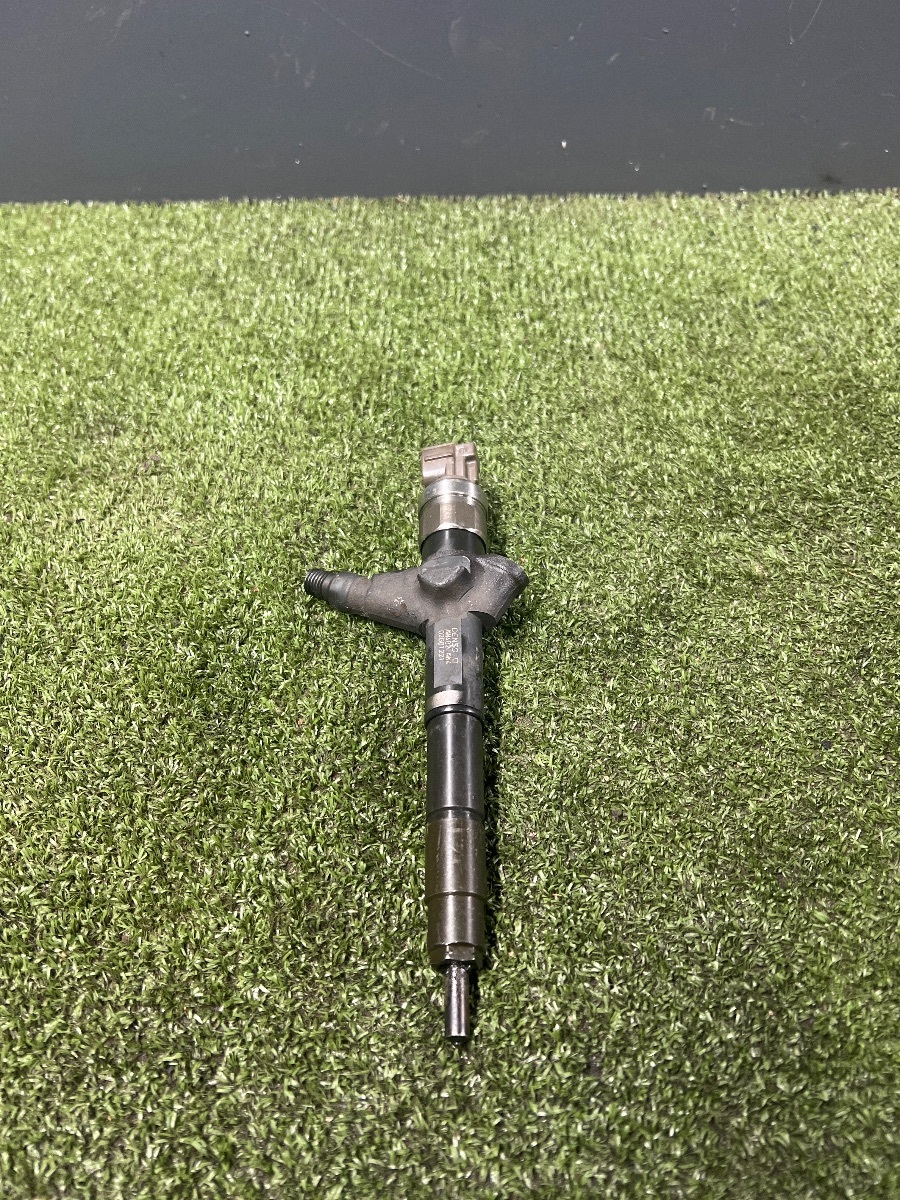 Форсунка паливна  Nissan X-Trail T30 (2001-2007) AW402AW4