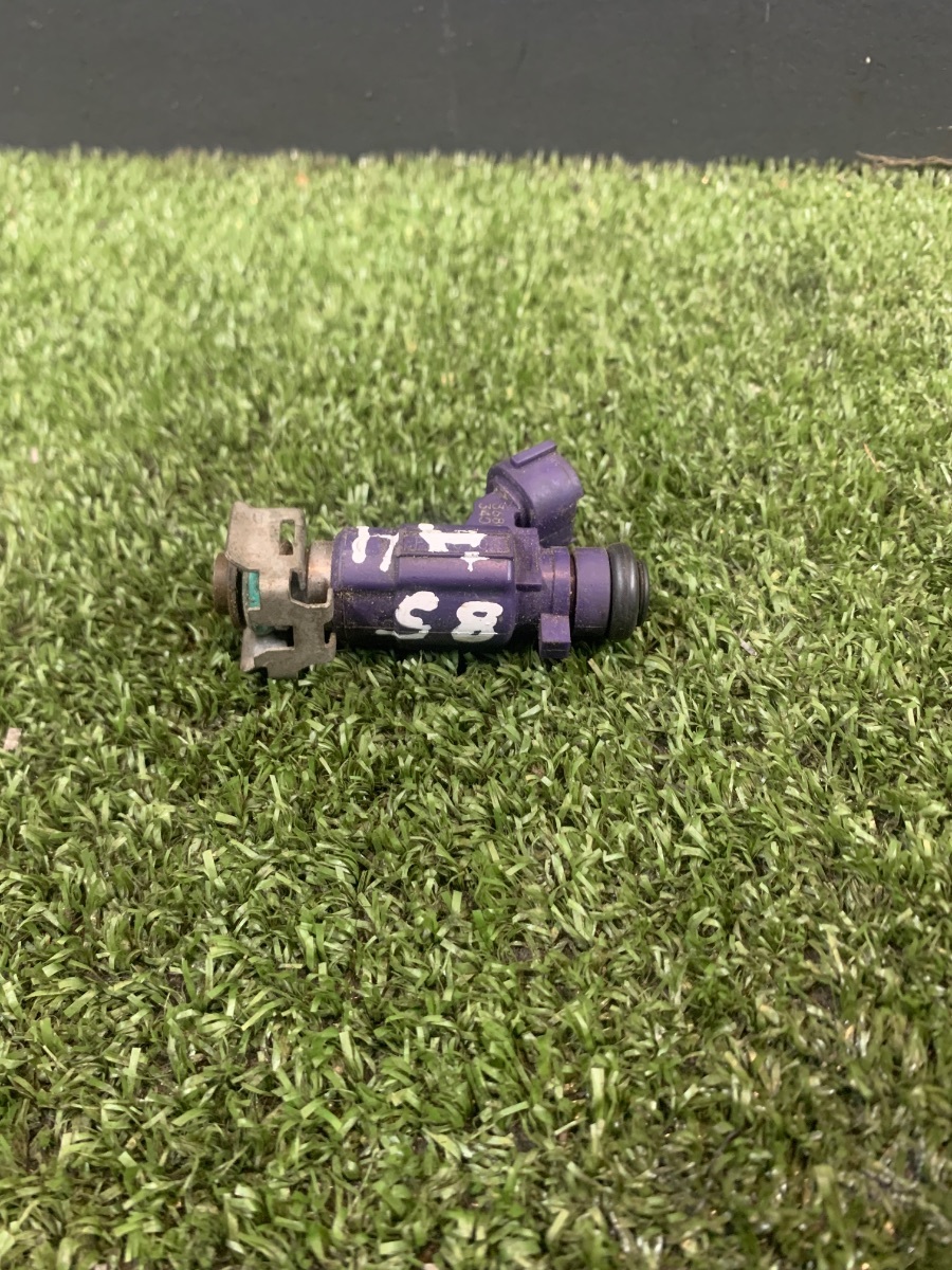 Форсунка паливна Nissan X-Trail T30 (2001-2007) FBJC100