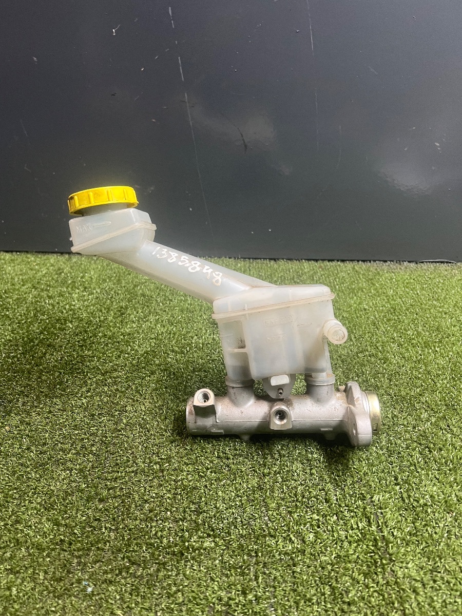 Головний гальмівний циліндр з бачком Nissan X-Trail T30 (2001-2007) 460108H910