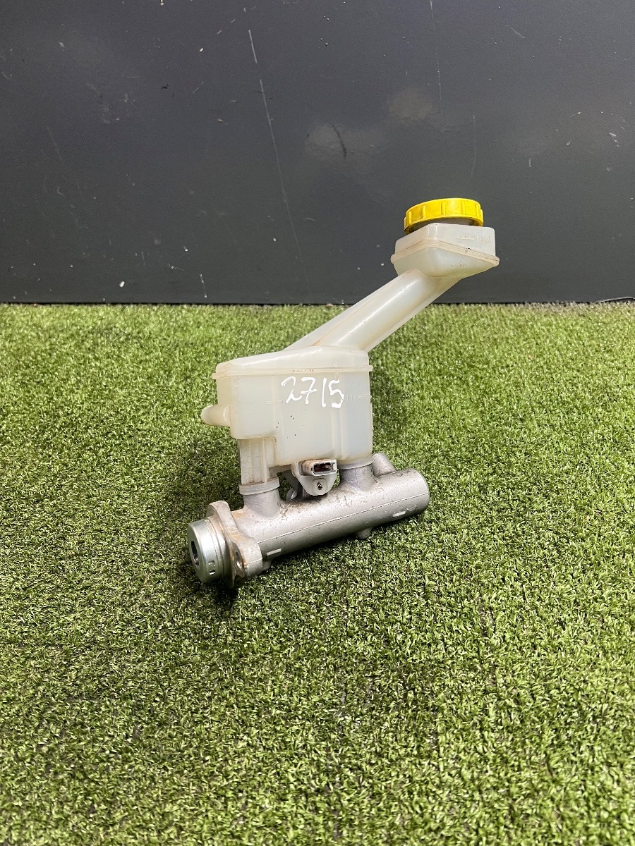 Головний гальмівний циліндр з бачком Nissan X-Trail T30 (2001-2007) 460108H911