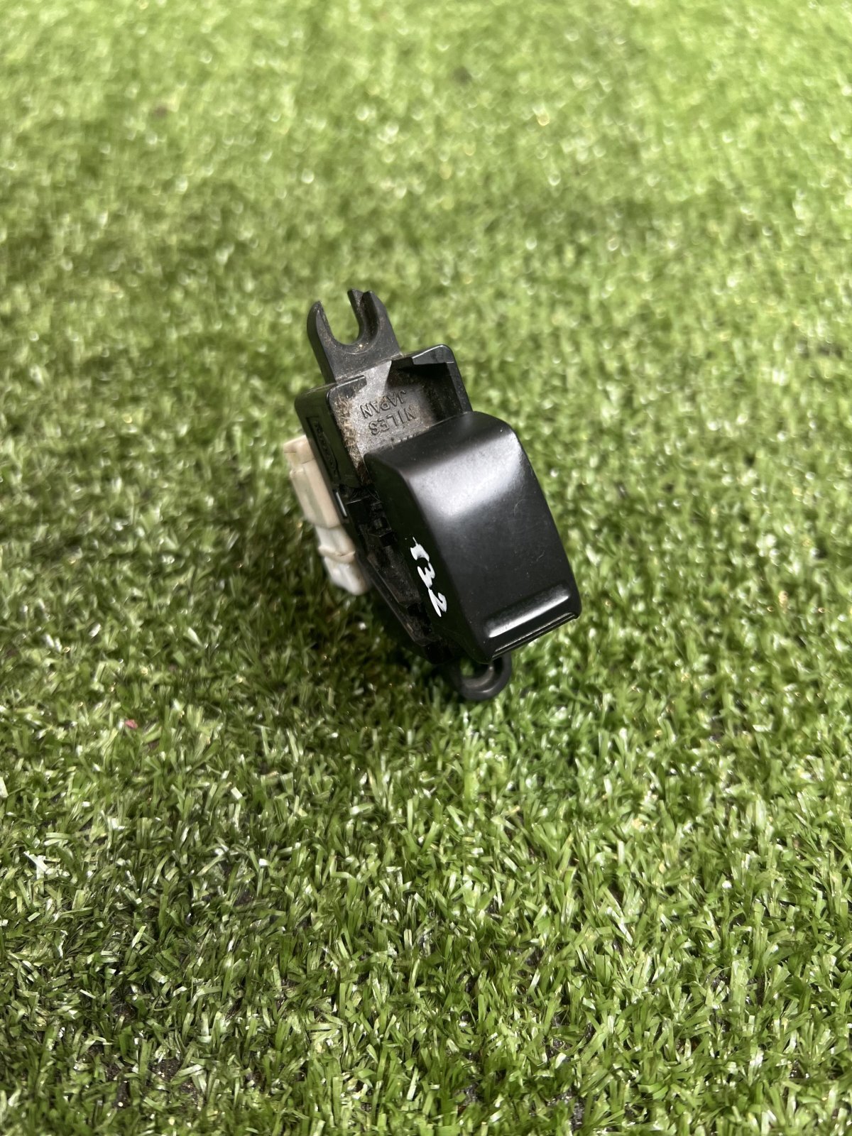 Кнопка скло підйомника Nissan X-Trail T30 (2001-2007) 254110V000