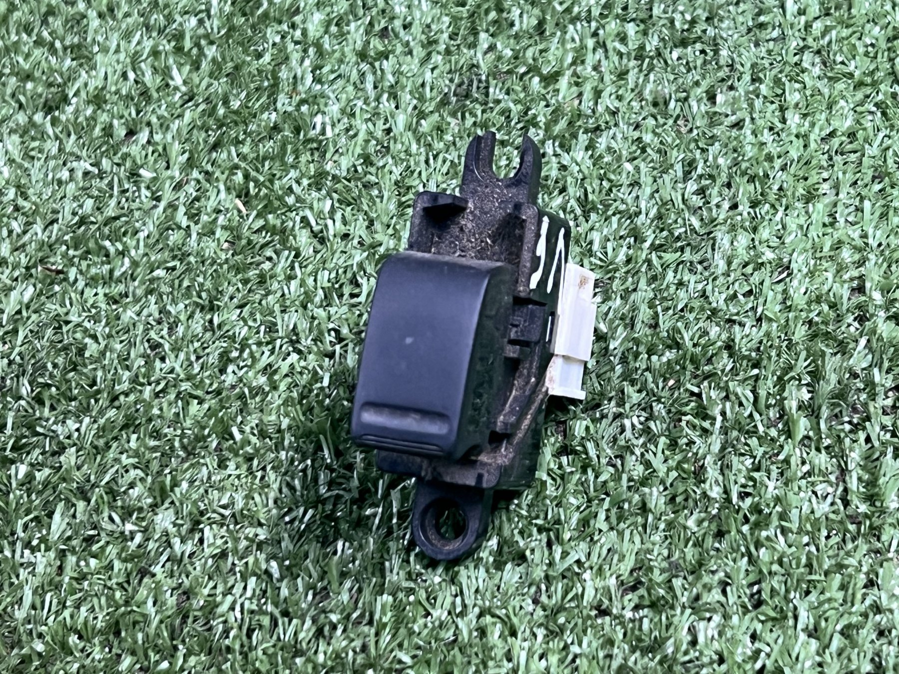 Кнопка склопідйомника задніх лівих дверей Nissan X-Trail T30 (2001-2007) 254110V000