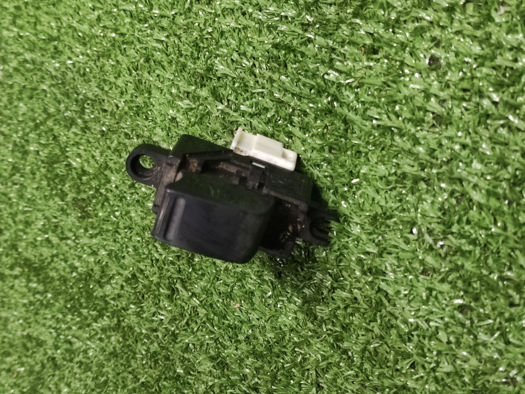 Кнопка склопідйомника задніх правих дверей Nissan X-Trail T30 (2001-2007) 254110V000