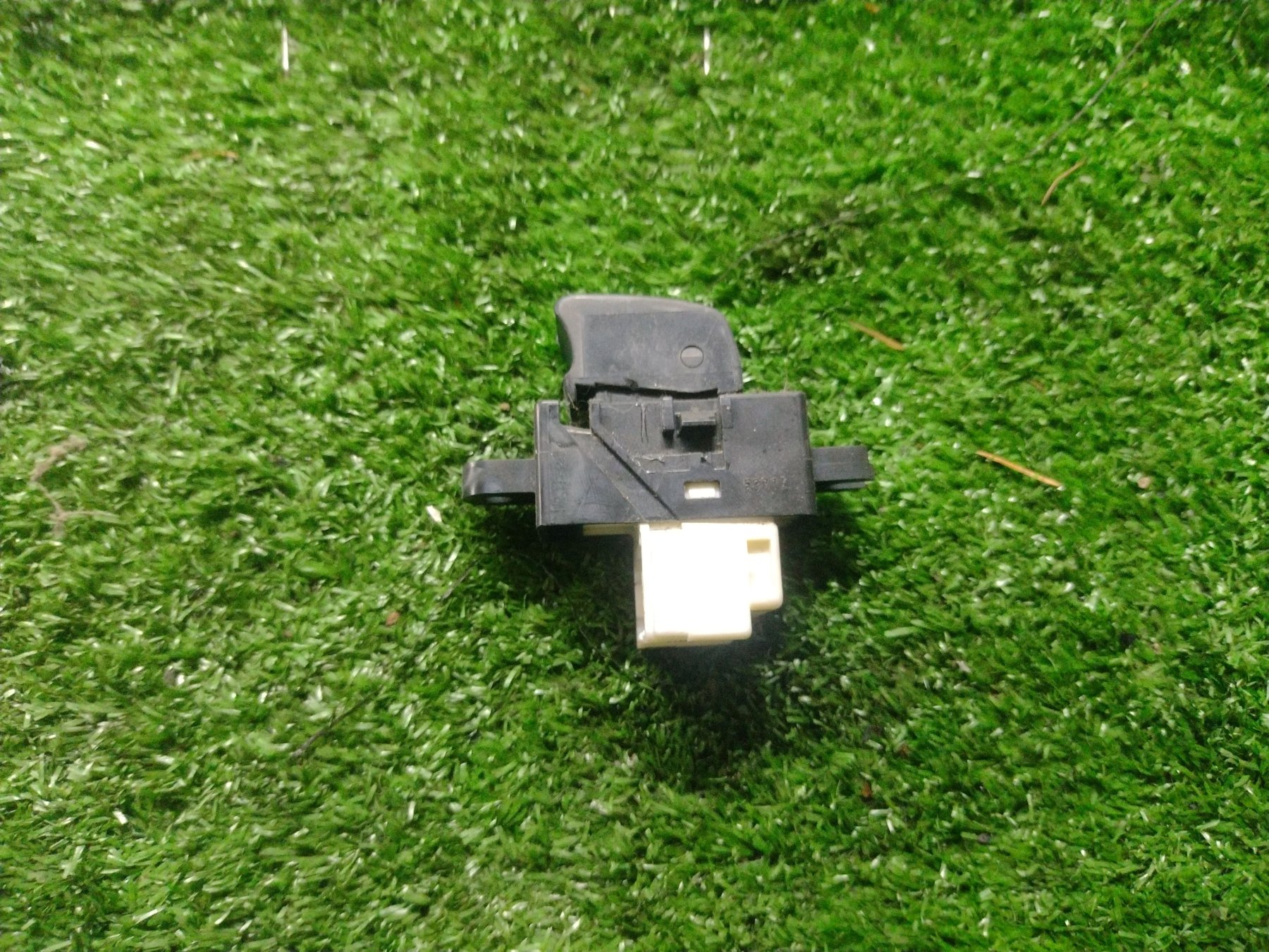 Кнопка стіклопідйомника задніх лівих дверей Nissan X-Trail T30 (2001-2007) 254110V000