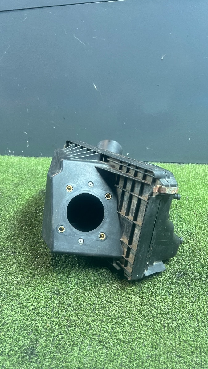 Корпус повітряного фільтра Nissan X-Trail T30 (2001-2007) 16500AU600