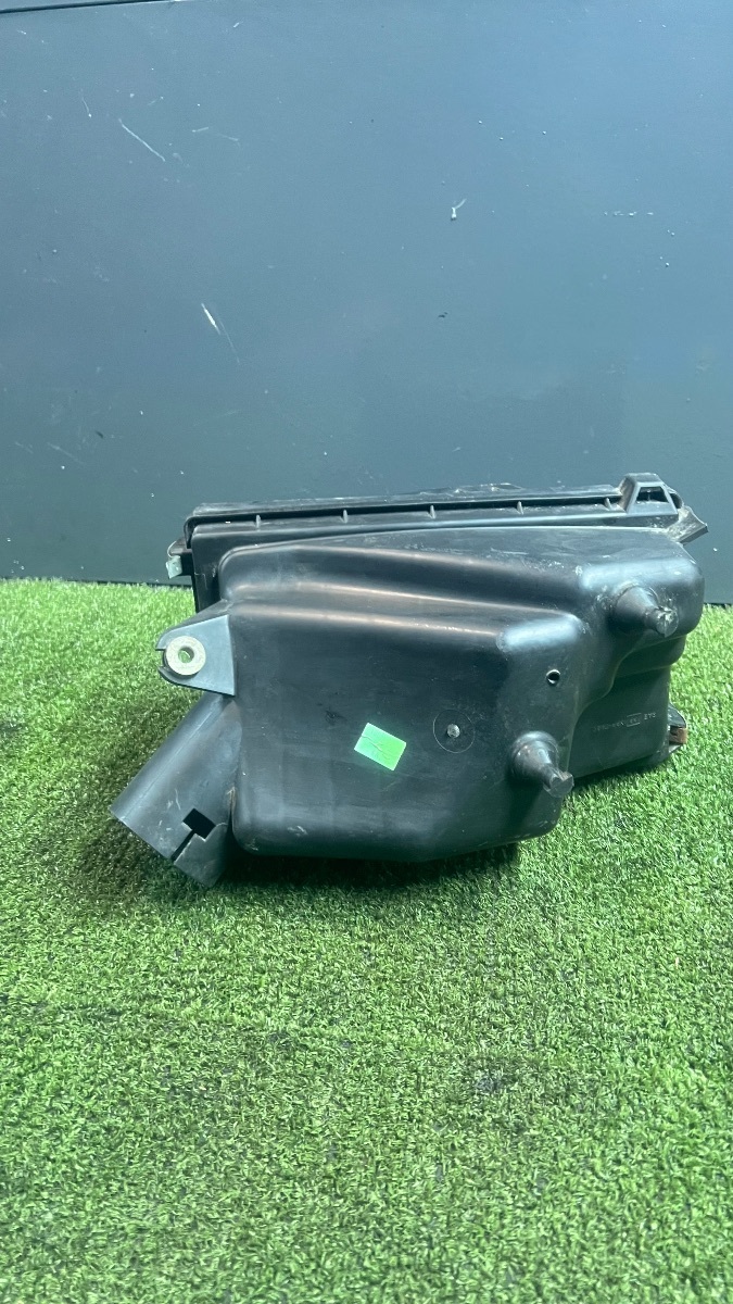 Корпус повітряного фільтра Nissan X-Trail T30 (2001-2007) 16500AU600