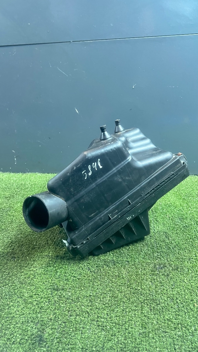 Корпус повітряного фільтра Nissan X-Trail T30 (2001-2007) 16500AU600