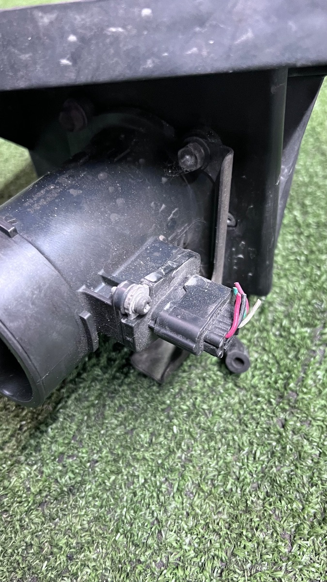 Корпус повітряного фільтра з витратоміром Nissan X-Trail T30 (2001-2007) 16500AU600