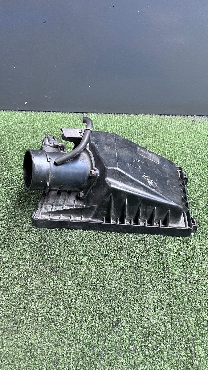 Корпус повітряного фільтра з витратоміром Nissan X-Trail T30 (2001-2007) 16500AU600