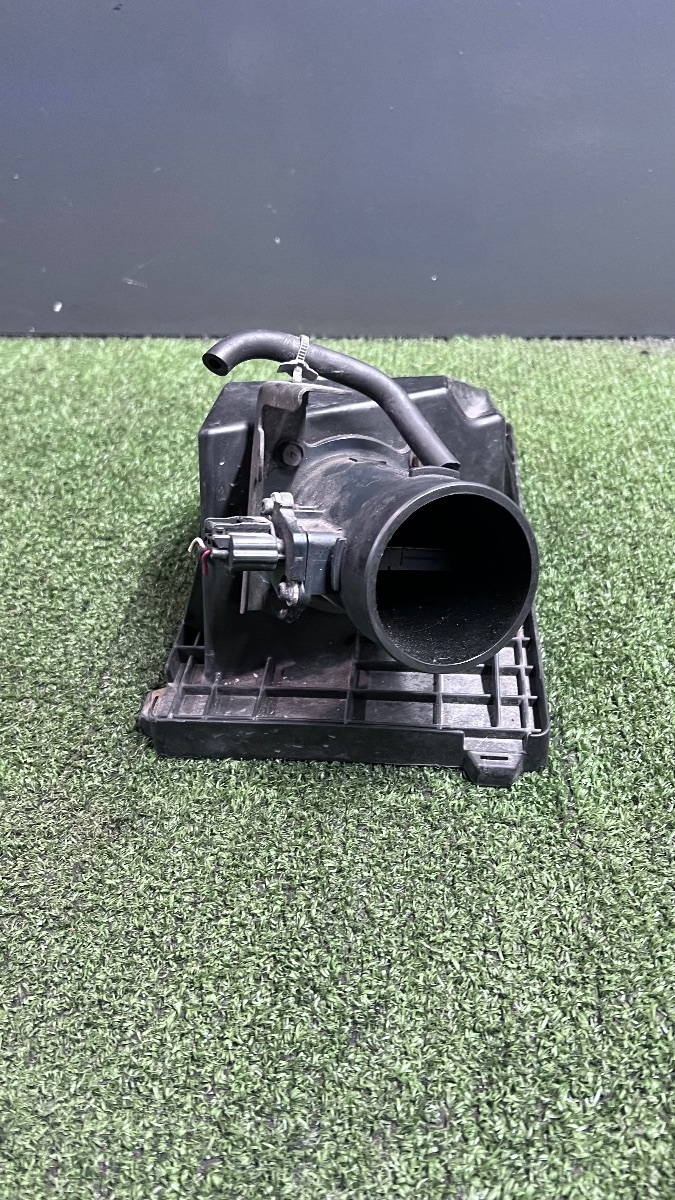 Корпус повітряного фільтра з витратоміром Nissan X-Trail T30 (2001-2007) 16500AU600