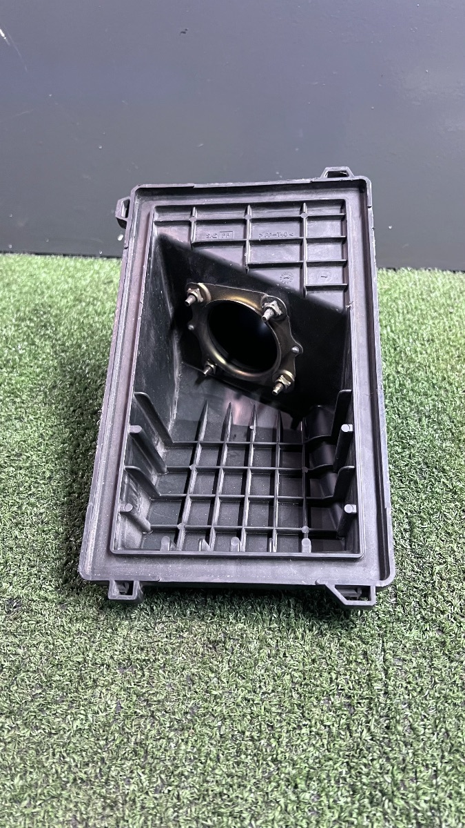 Корпус повітряного фільтра з витратоміром Nissan X-Trail T30 (2001-2007) 16500AU600