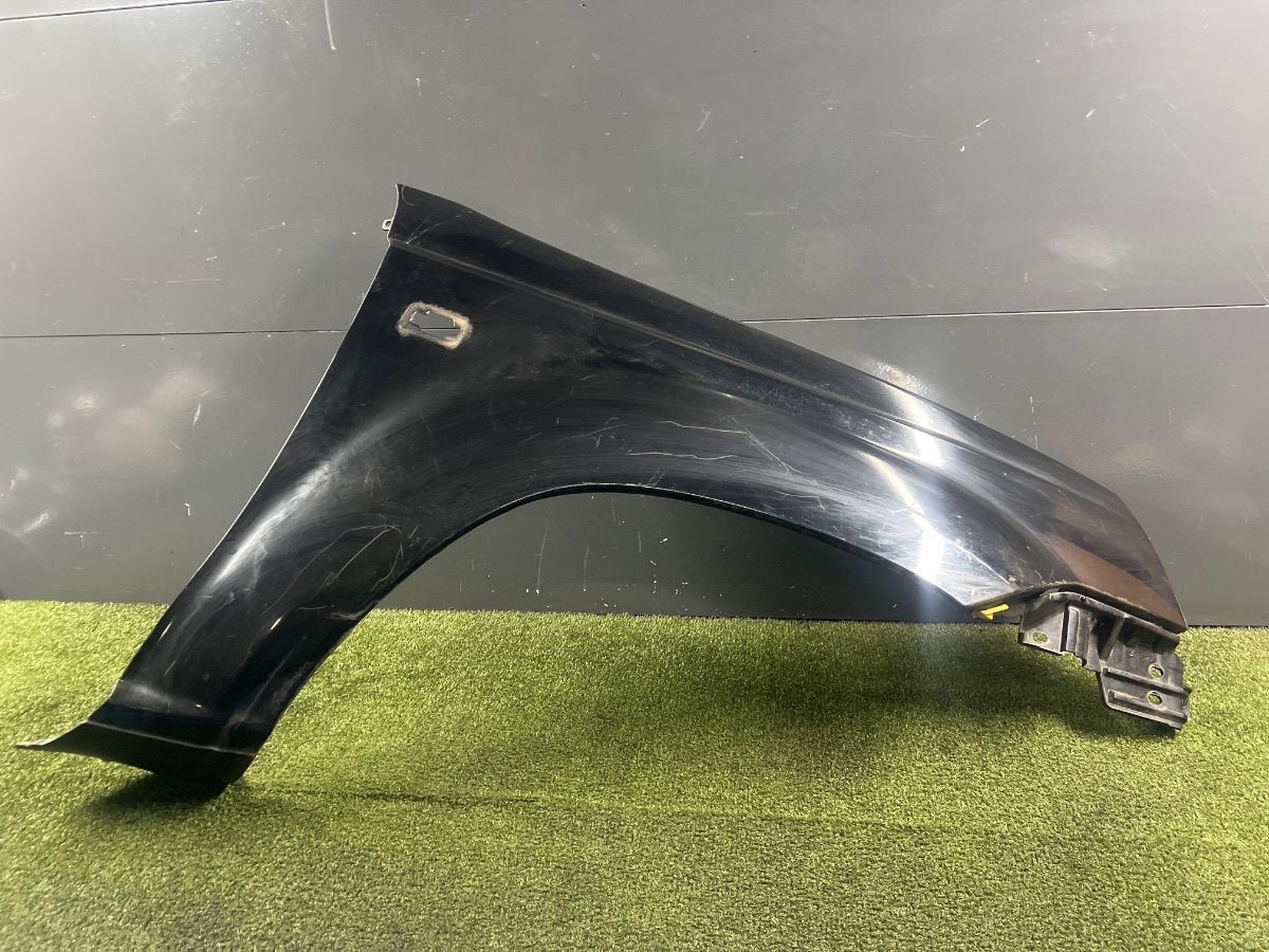 Крило переднє праве Nissan X-Trail T30 (2001-2007) 631128H400