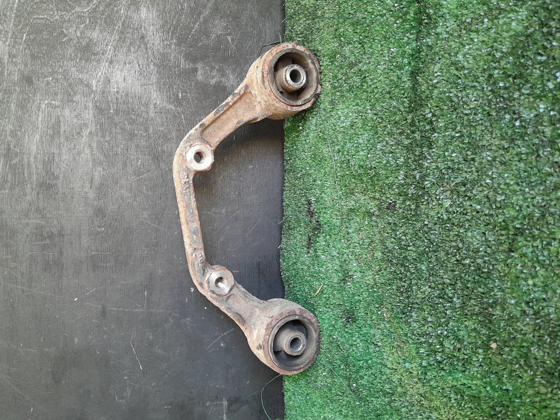 Кронштейн заднього редуктора Nissan X-Trail T30 (2001-2007) 554198H501