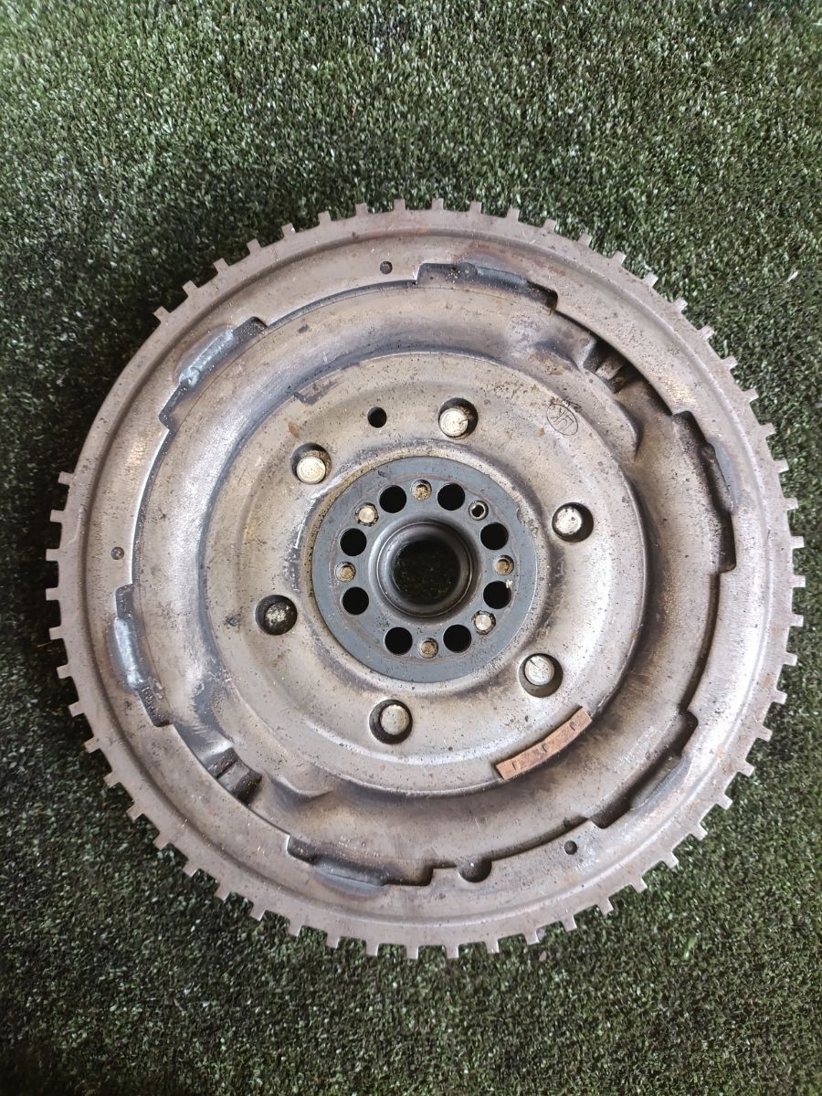 Маховик 2.2 Nissan X-Trail T30 (2001-2007) 415010011