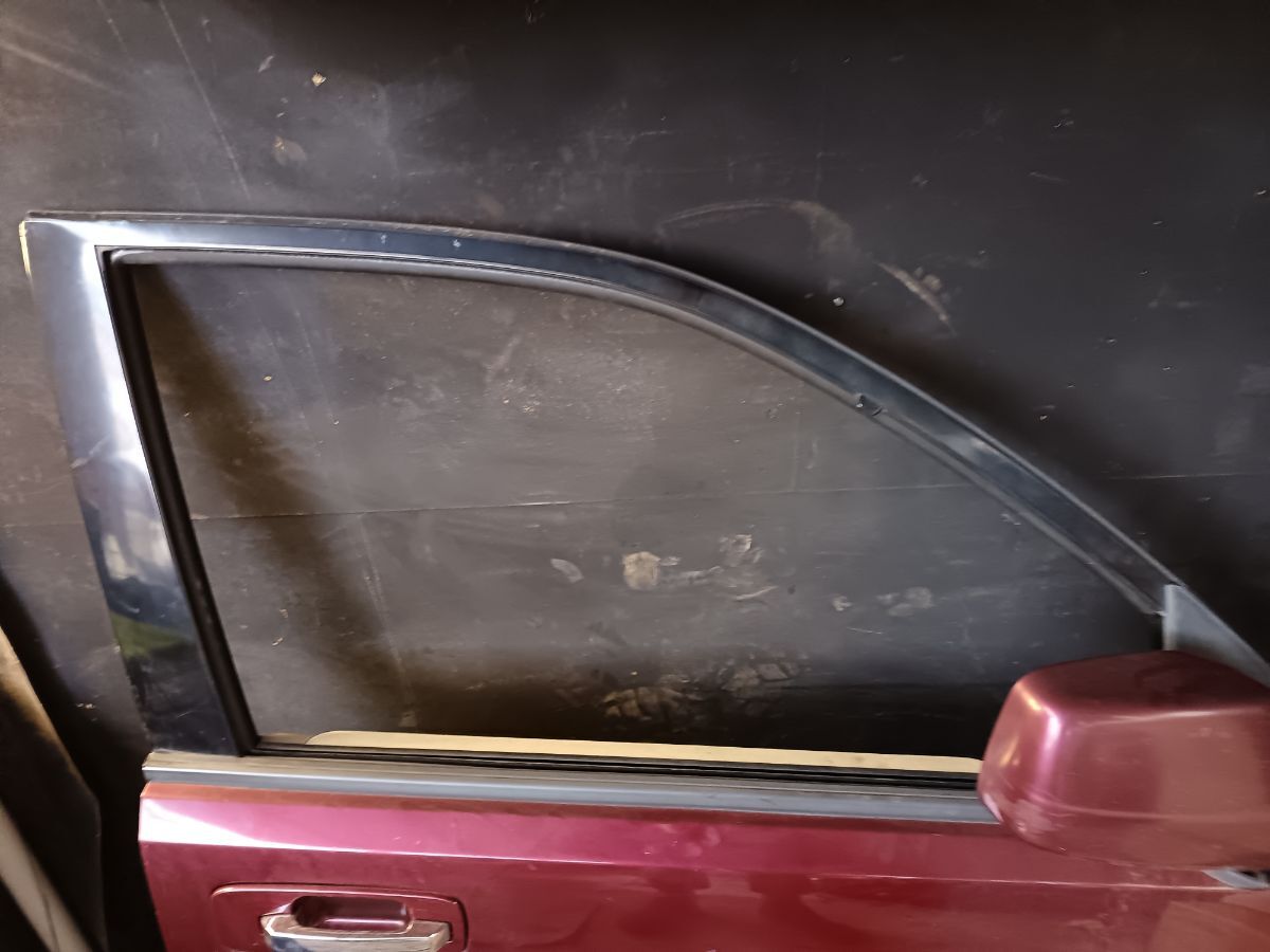 Передня права дверка Nissan X-Trail T30 (2001-2007) H01008H7MM