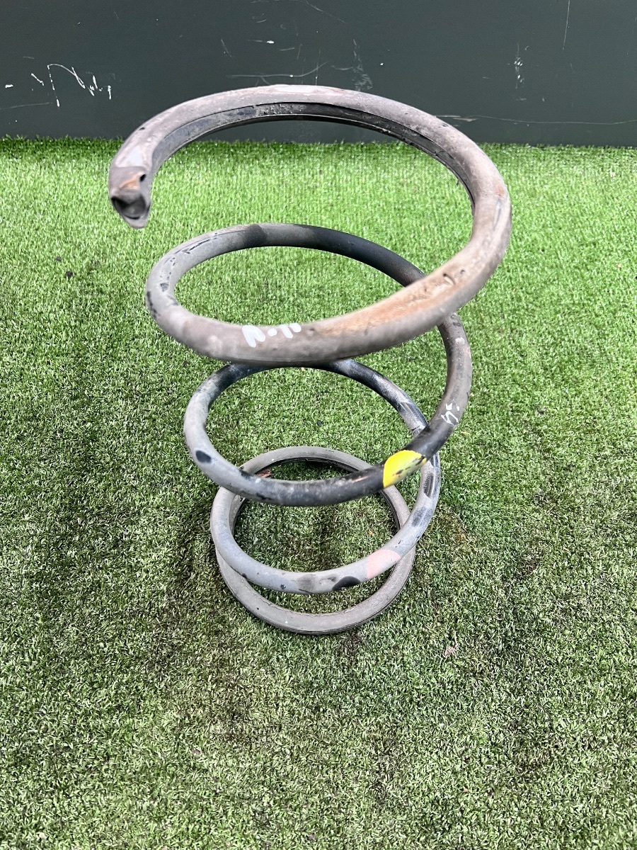 Передня права пружина  X-Trail T30 (2000-2007) Nissan X-Trail T30 (2001-2007) 540108H661