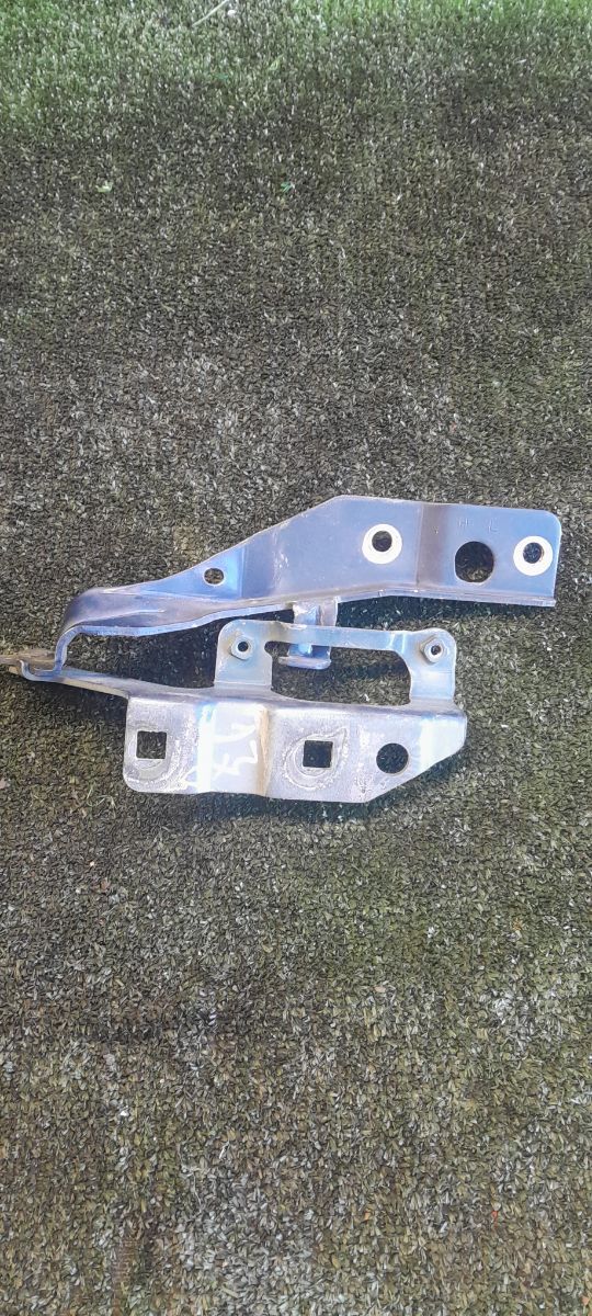 Петля капота Nissan X-Trail T30 (2001-2007) 654018H300