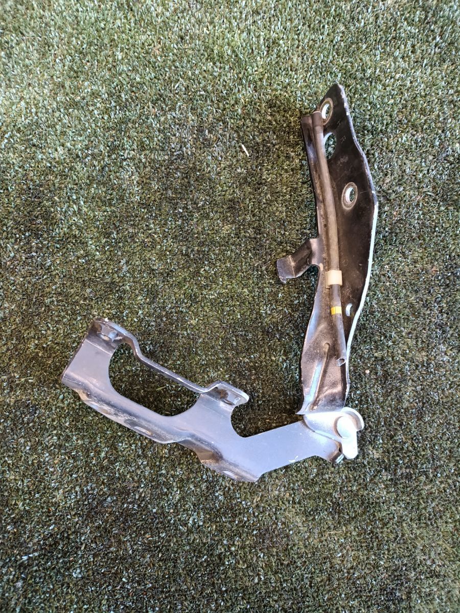 Петля капота права  Nissan X-Trail T30 (2001-2007) 654008H300