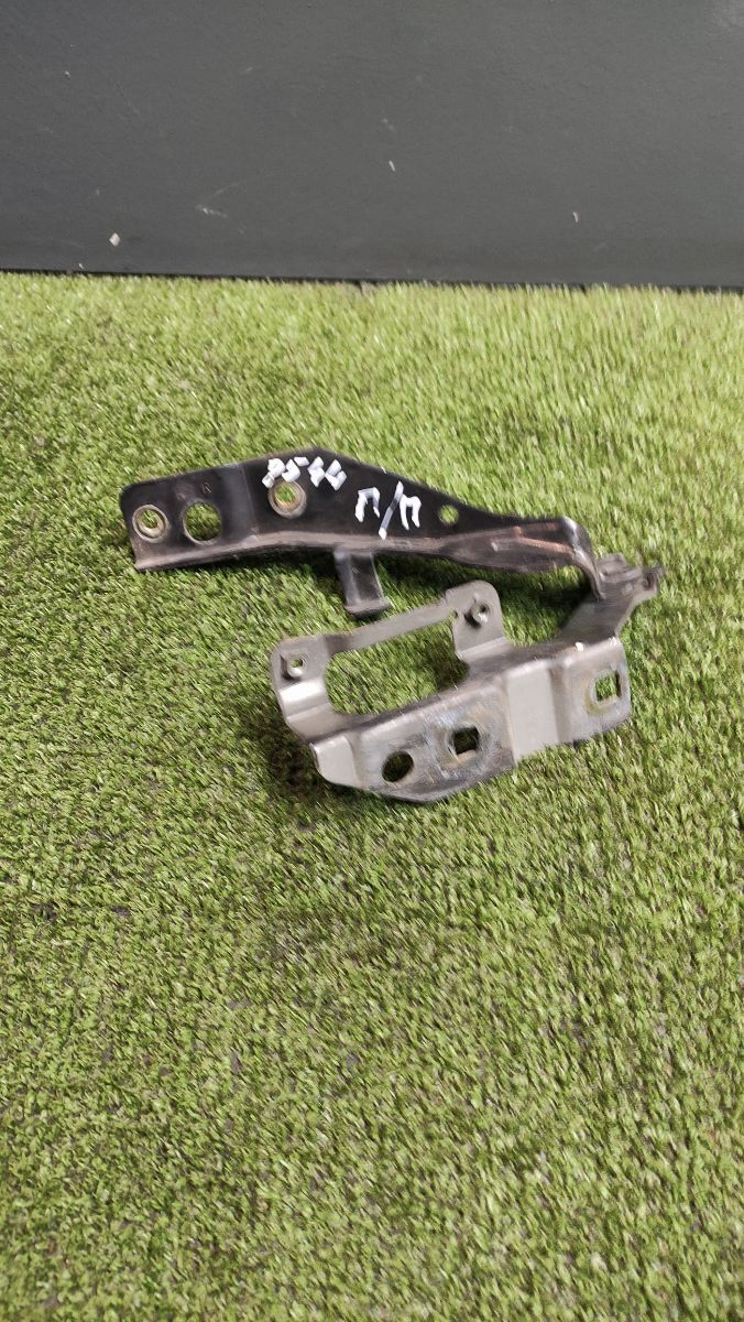 Петля капота права Nissan X-Trail T30 (2001-2007) 654008H300