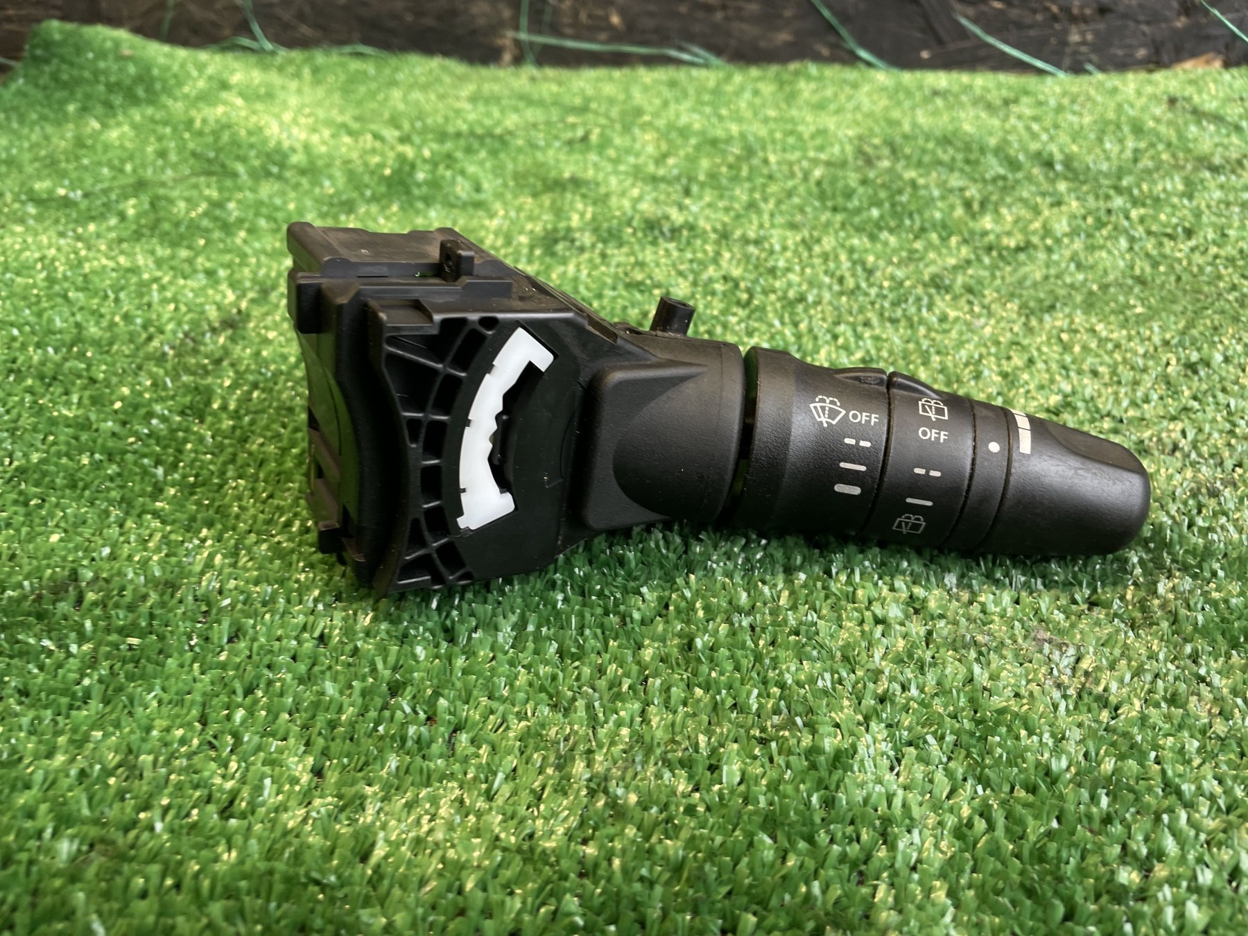 Підрульовий перемикач правий Nissan X-Trail T30 (2001-2007) 252608H705