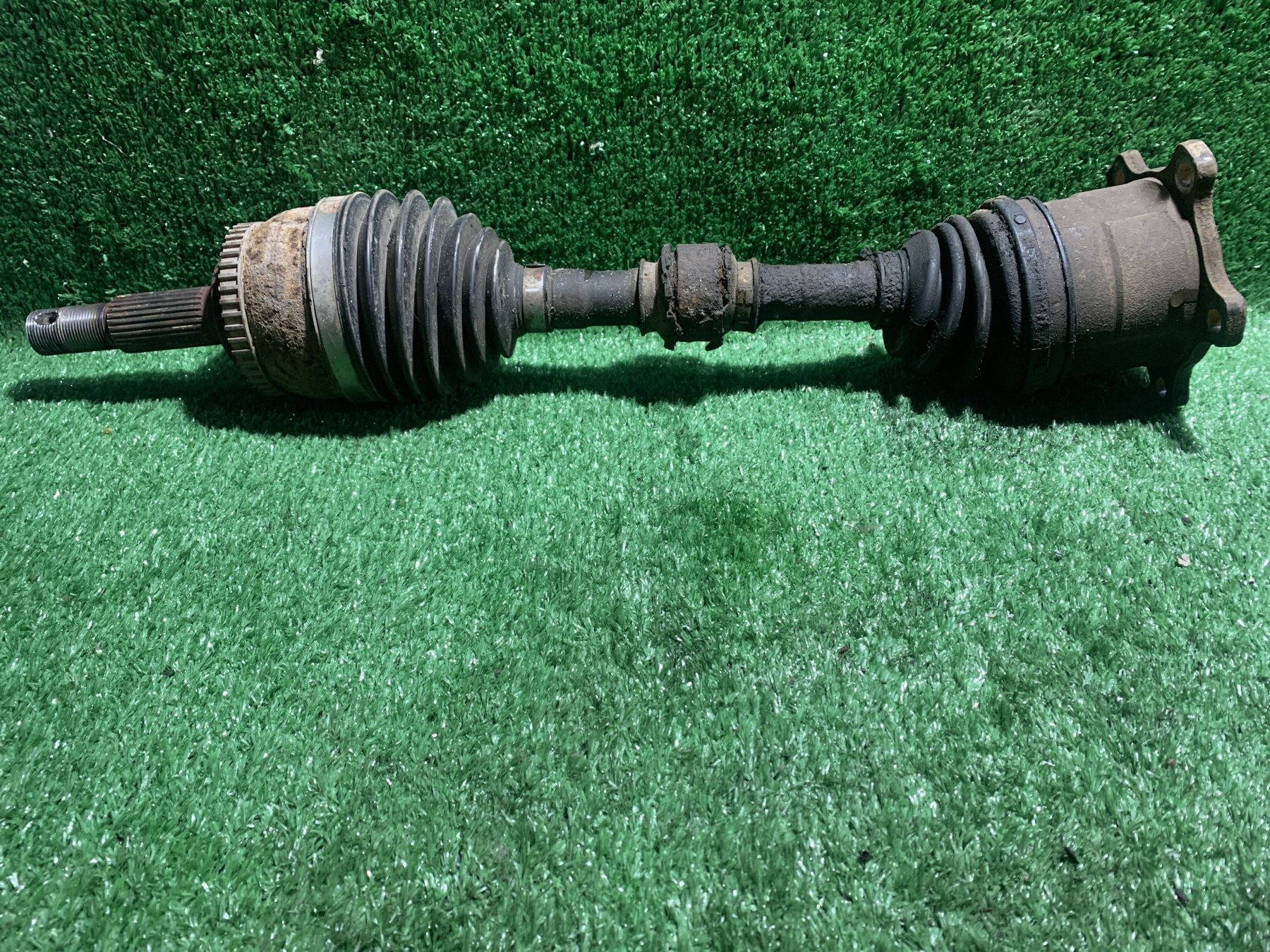 привід передній правий піввісь права Nissan X-Trail T30 (2001-2007) 391008H712