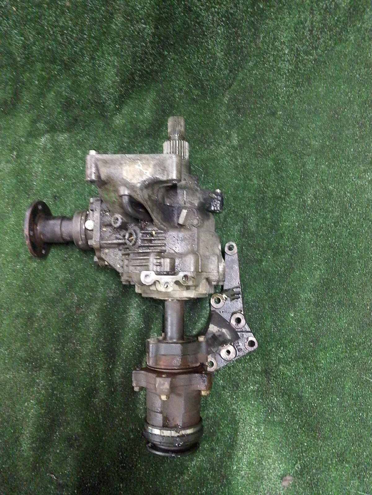 Раздаточна коробка Nissan X-Trail T30 (2001-2007) 331008H513