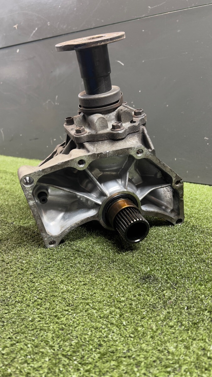 Редуктор, (дефект на одній різьбі)