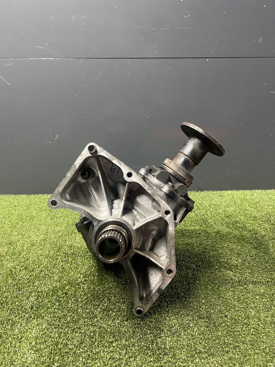 Роздавальна коробка Nissan X-Trail T30 (2001-2007) 331008H513