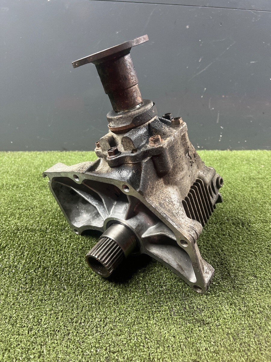 Роздавальна коробка Nissan X-Trail T30 (2001-2007) 331008H513